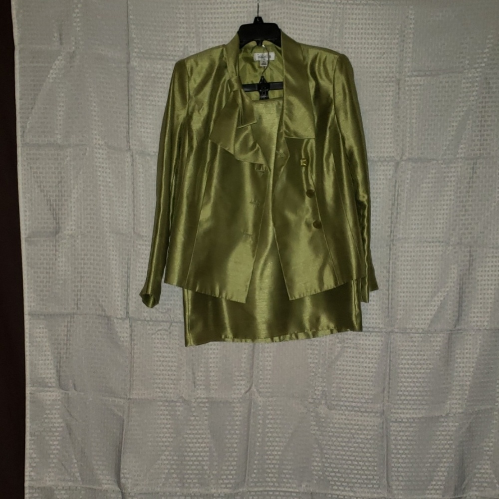 Woman Skirt Suit